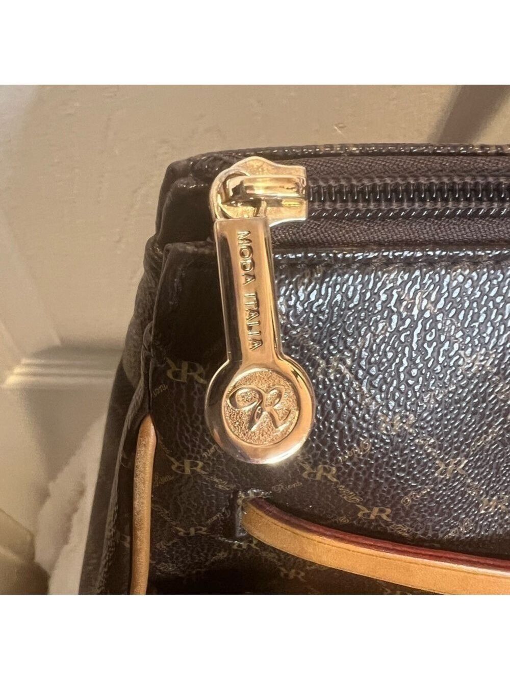 RIONI ITALIA PRINCESS SATCHEL. 14” x 5.3” x 9”. - Picture 13 of 15